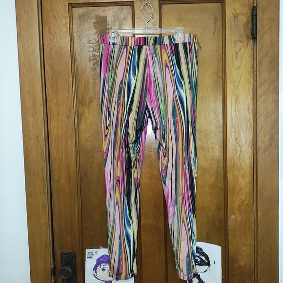 Women's 2pc Leisure Set - Picture 2 of 11